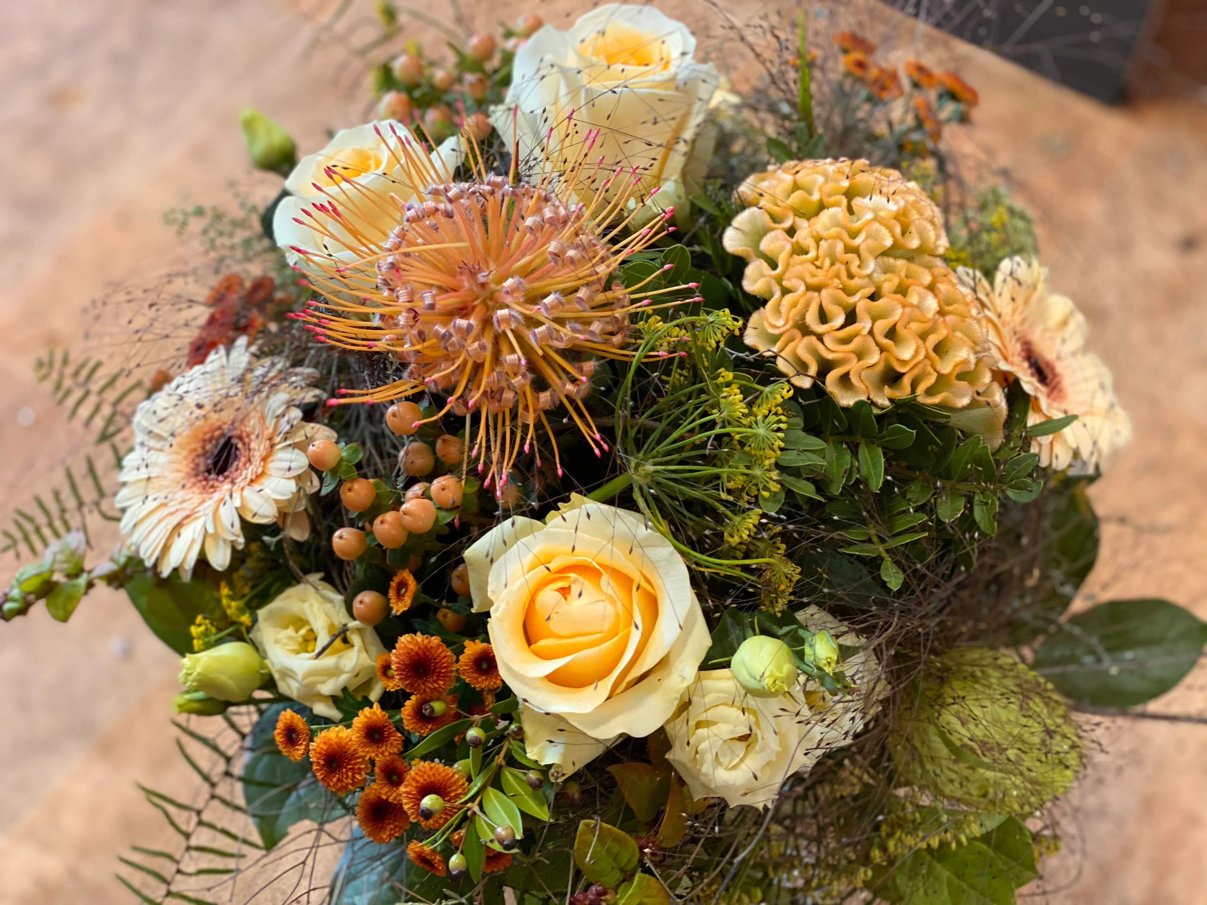 BLUMENSTRÄUSSE UND GESTECKE